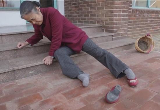 跌倒的近义词有哪些_如何优雅地形容跌倒