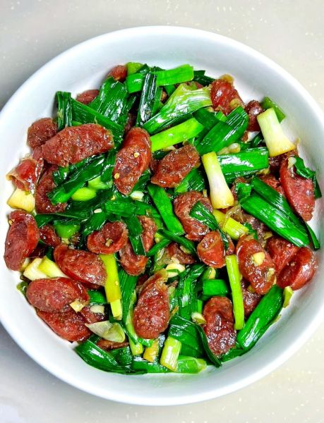 炒腊肠怎么炒好吃_家常腊肠做法步骤