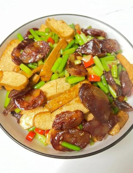 炒腊肠怎么炒好吃_家常腊肠做法步骤