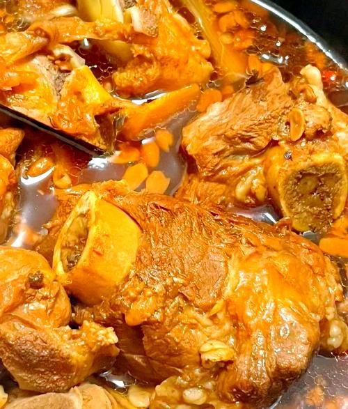 炖猪骨头怎么炖才好吃_炖猪骨头汤的家常做法