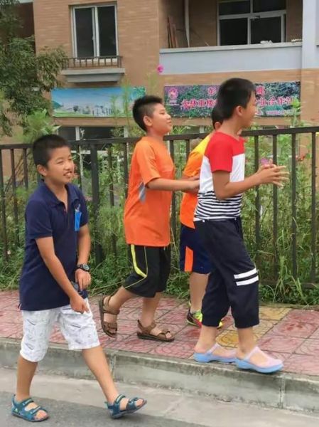 安静对视是什么意思_如何练习安静对视