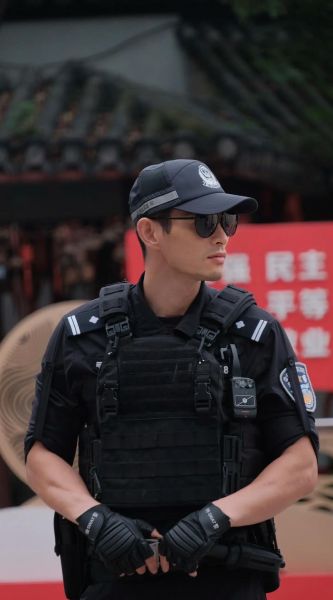 警察帅气穿搭_警察帅气标准