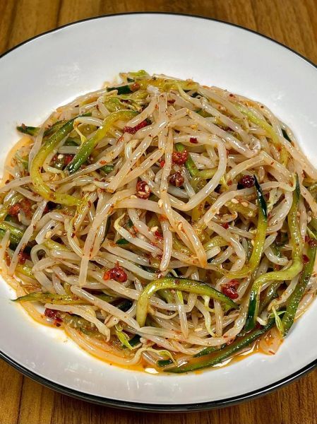 绿豆芽凉拌怎么做好吃_绿豆芽凉拌要不要焯水