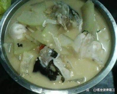鱼头冬瓜汤怎么炖好喝_冬瓜鱼头汤去腥技巧