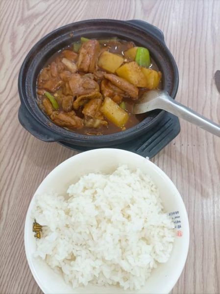 黄焖鸡米饭怎么做_家常黄焖鸡米饭做法