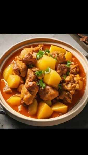 土豆炖鸡块怎么做_土豆炖鸡块用焯水吗