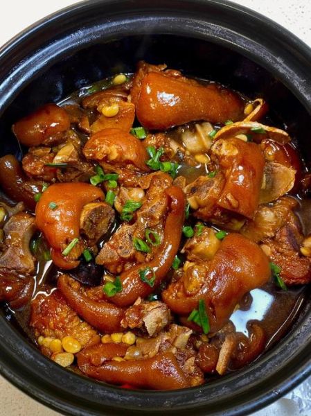 酱猪蹄的家常做法_怎么做软烂入味