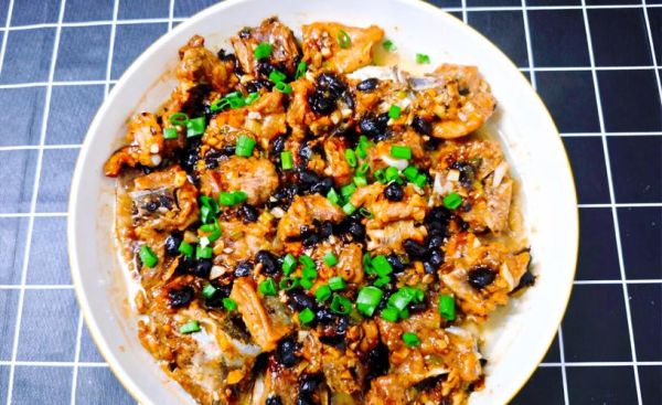 豆豉蒸排骨怎么做_蒸多久才嫩滑