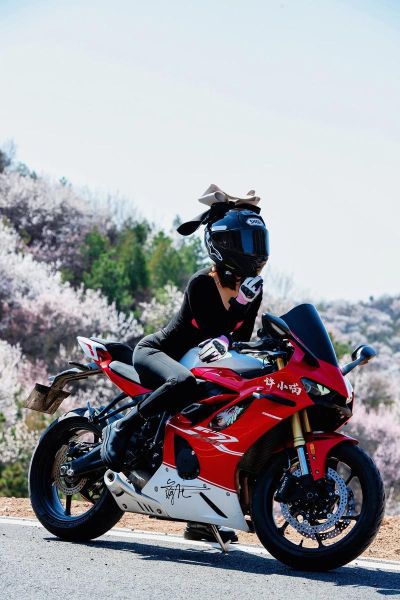 梦到坐摩托是什么意思_梦见骑摩托车的预兆