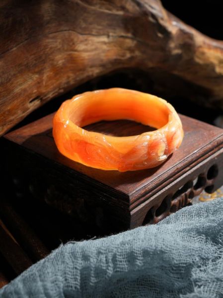 龙形手镯适合什么属相_属龙佩戴禁忌