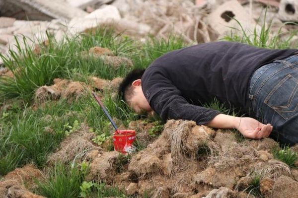 梦到在挖土是什么意思_挖土梦境预示什么