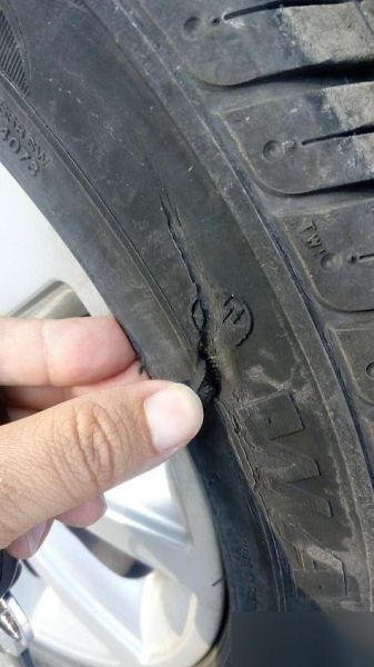 梦到车胎破了_意味着什么