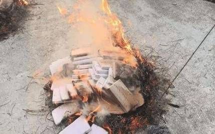 梦到烧白纸是什么意思_梦见烧纸钱给亲人
