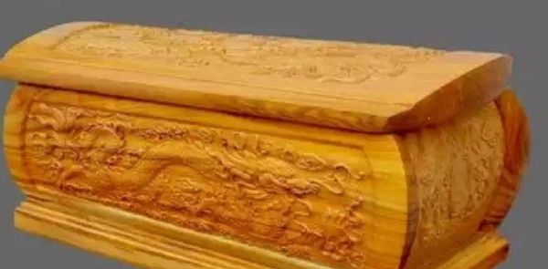 梦到黄棺材是什么意思_梦见黄棺材预示什么