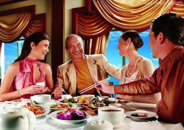 梦到请客吃饭是什么意思_梦见请客吃饭好不好