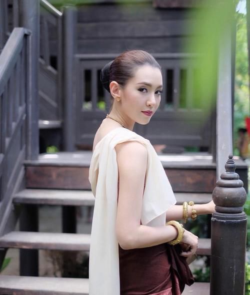 贝拉2015年8月运势_感情事业财运如何