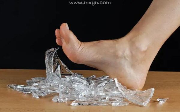 梦见脚受伤是什么意思_脚受伤梦境解析