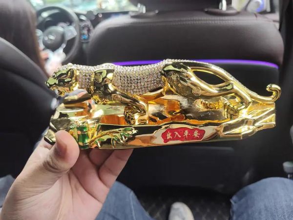 车颜色与财运_什么颜色招财