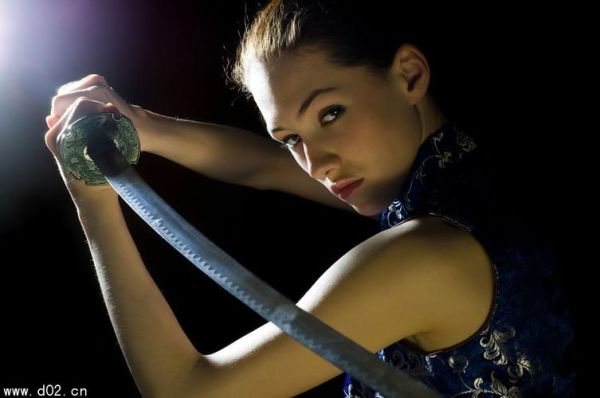 梦到拿刀是什么意思_梦到拿刀预示什么