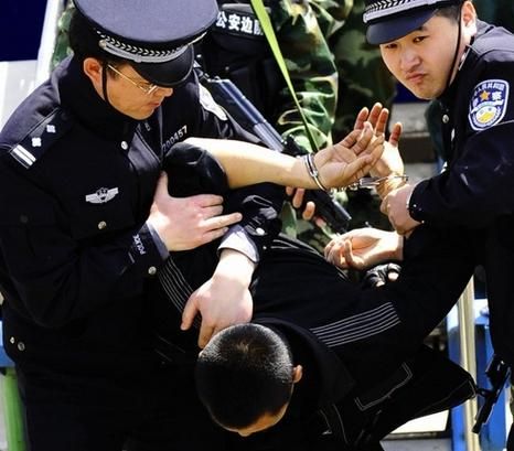 梦到自己抓小偷_意味着什么