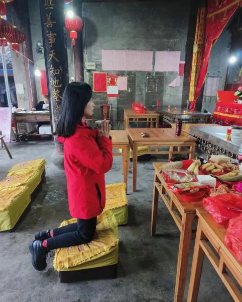 梦到拜菩萨是什么意思_梦见拜菩萨有什么预兆