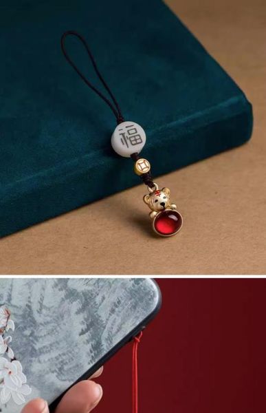 属虎佩戴什么材质好_属虎戴什么颜色最旺