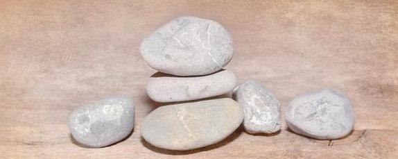 梦到小石子是什么意思_小石子梦境解析