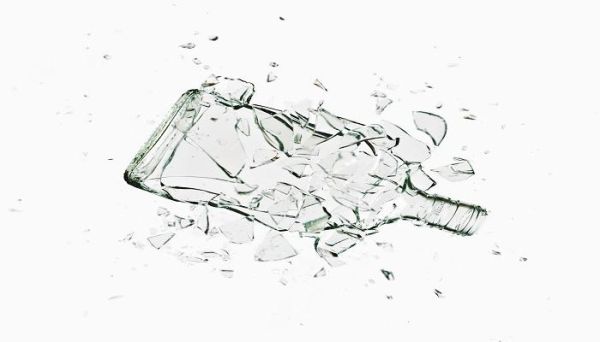 梦到玻璃碎了是什么意思_玻璃碎了预示什么