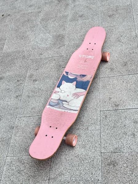 梦到坐滑板是什么意思_梦见滑滑板预示什么