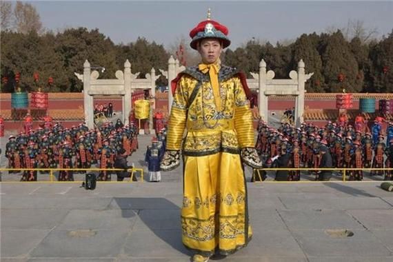 梦到皇帝是什么意思_梦见皇帝预示什么