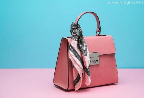 梦到好多包是什么意思_梦见很多包包的预兆