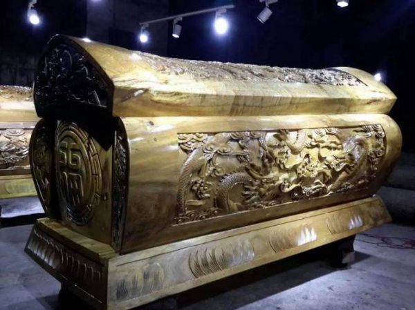 梦到很多尸体是什么意思_梦到很多尸体预示着什么