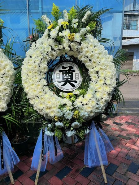 梦到棺材花圈是什么意思_梦到棺材花圈预示什么