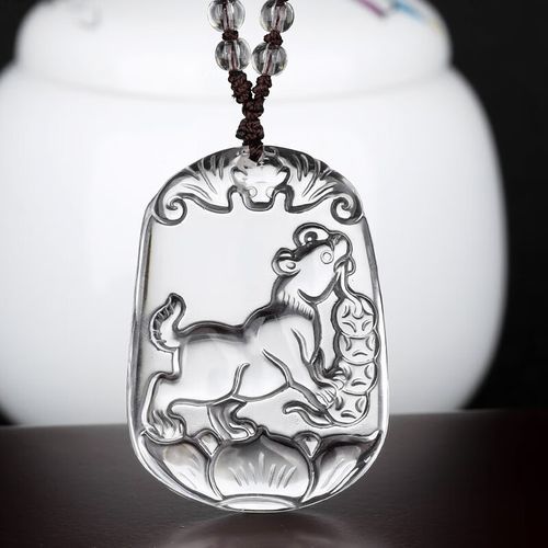 狗属相挂坠怎么选_属狗戴什么材质好