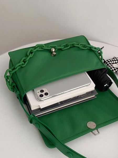 梦到绿色包是什么意思_绿色包包梦境解析