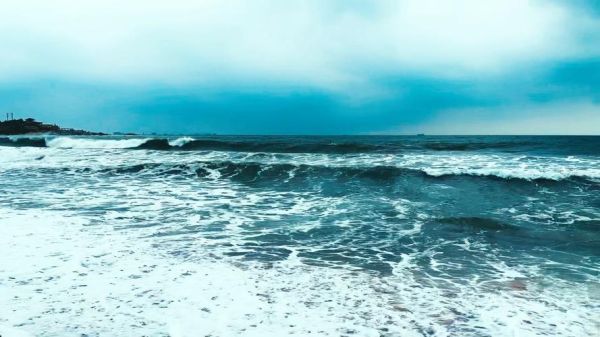 梦到大海涨潮波涛汹涌_是什么预兆