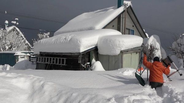 梦到别人铲雪是什么意思_如何化解