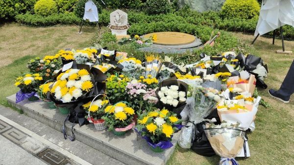 梦到家门口有坟墓_是什么预兆