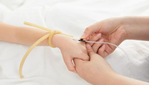 梦到给别人输液_意味着什么