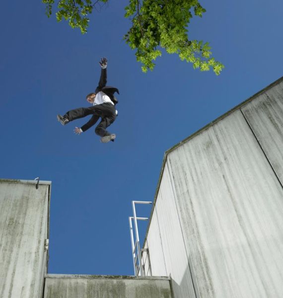 梦到别人从楼上掉下来_是什么意思