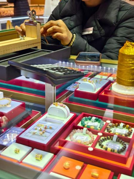 属蛇佩戴铜钱有什么讲究_蛇年铜钱风水禁忌