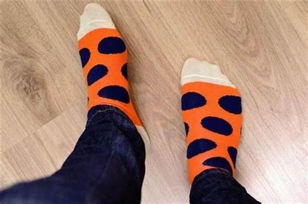 梦到借袜子是什么意思_梦见借袜子预示什么