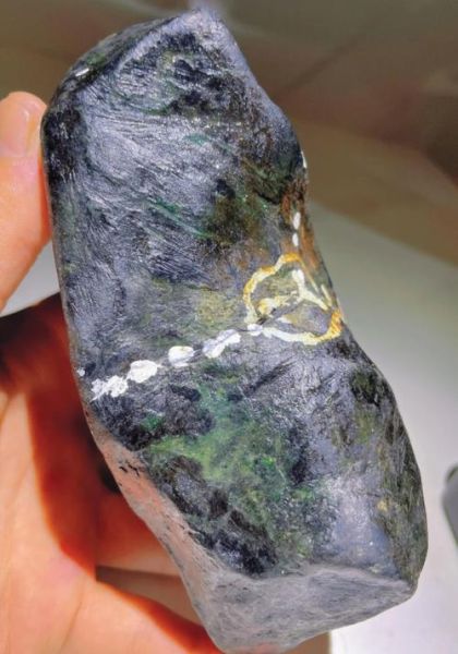 梦到翡翠原石_翡翠原石梦境解析